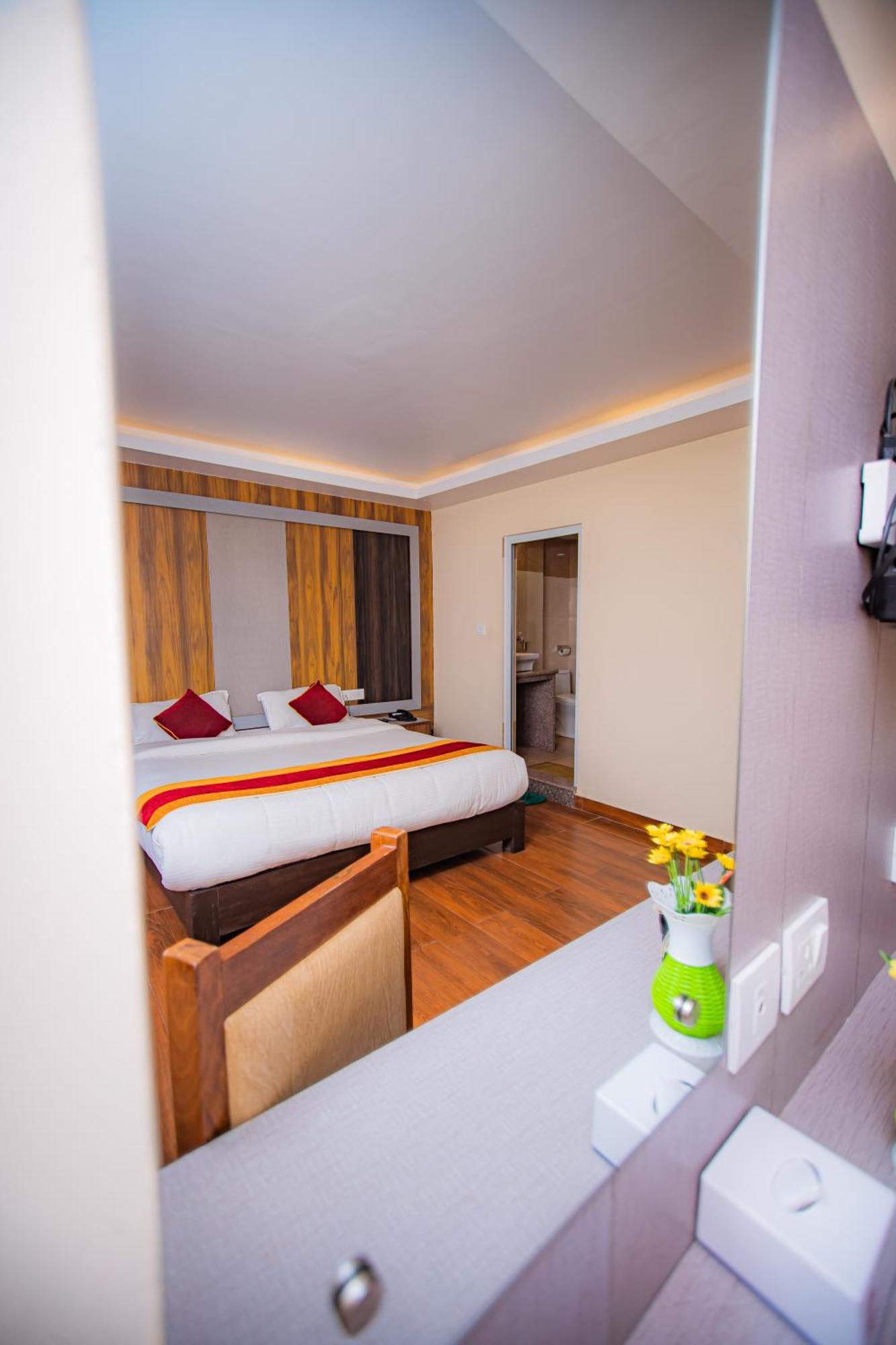 Hotel Murano Pokhara Eksteriør bilde