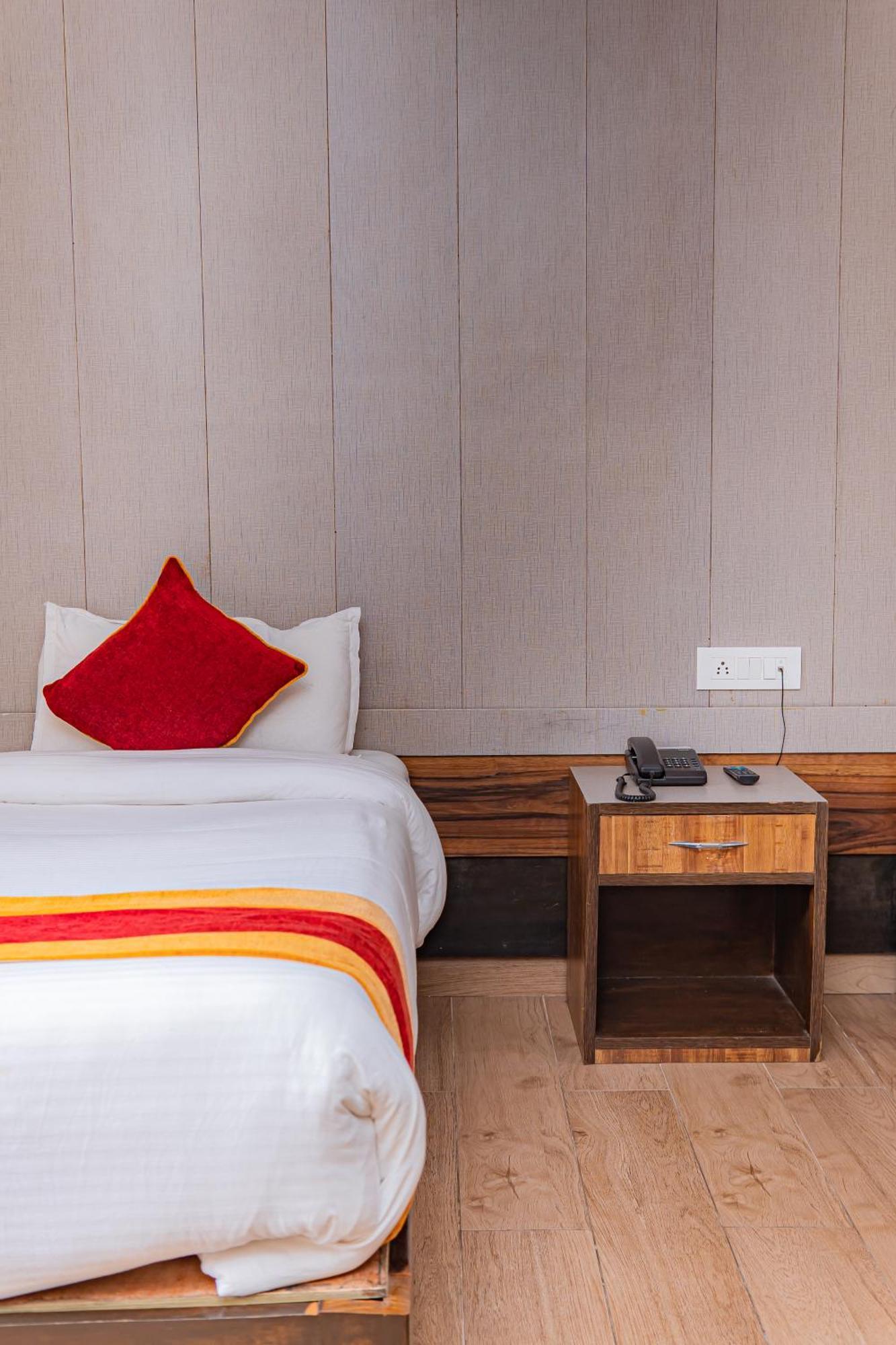 Hotel Murano Pokhara Eksteriør bilde