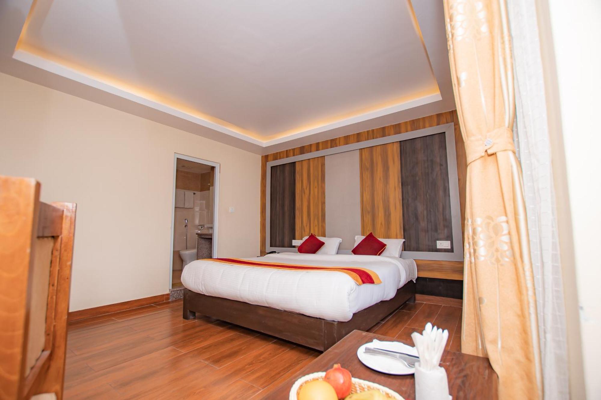 Hotel Murano Pokhara Eksteriør bilde